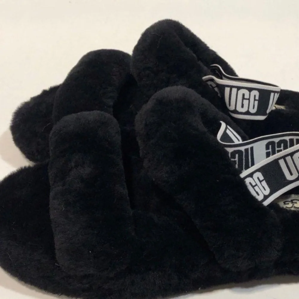 NEW!! Girls UGG Oh Yeah Black Fuzzy Slippers Size 6